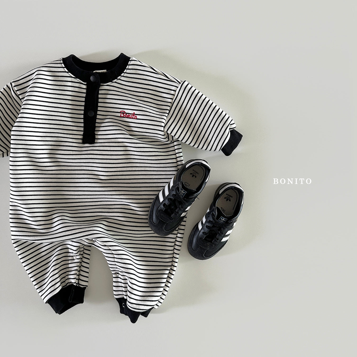 B) Two-style short suit